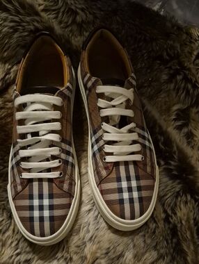 Burberry Brown Plaid Low-Top Sneakers with White Laces